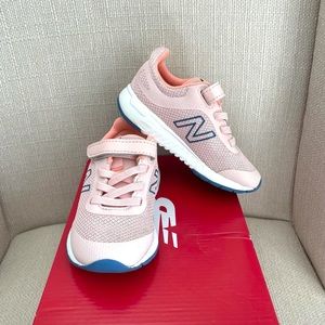 Like New! New Balance Toddler Girls Sneaker